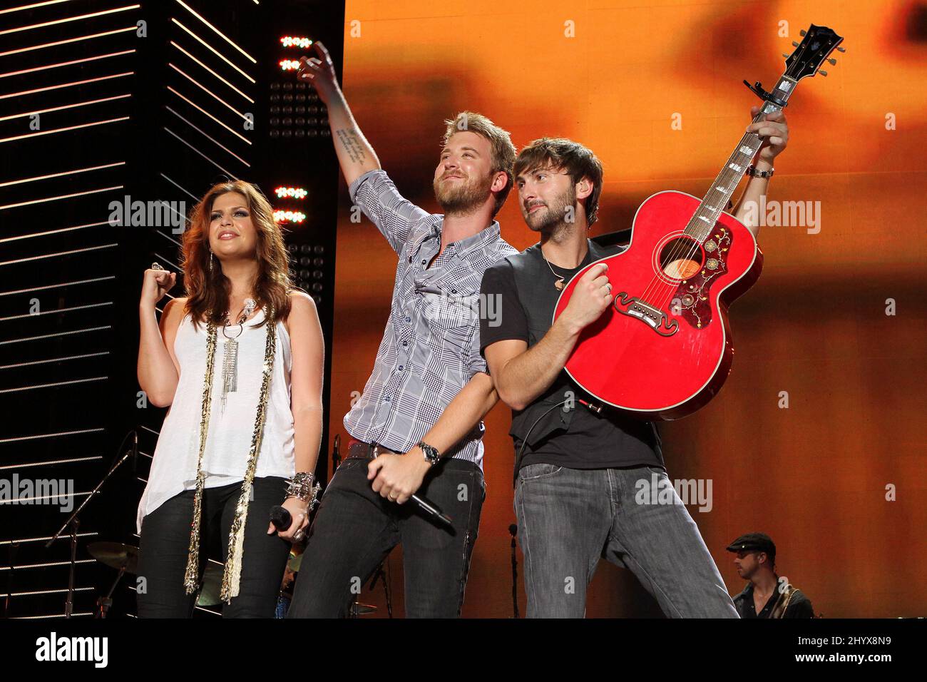 Charles Kelley von Lady Antebellum und Hllary Scott und Dave Haywood treten beim CMA Music Festival 2010 auf, das im LP Field in Nashville, TN, stattfindet. Stockfoto