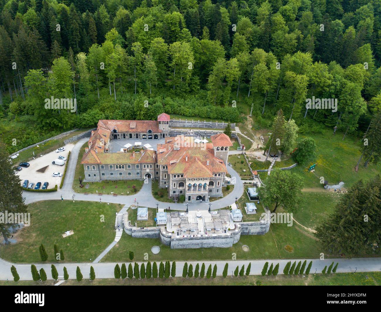 Schöne Luftansicht Von Cantacuzino Castle, Busteni, Rumänien Stockfoto