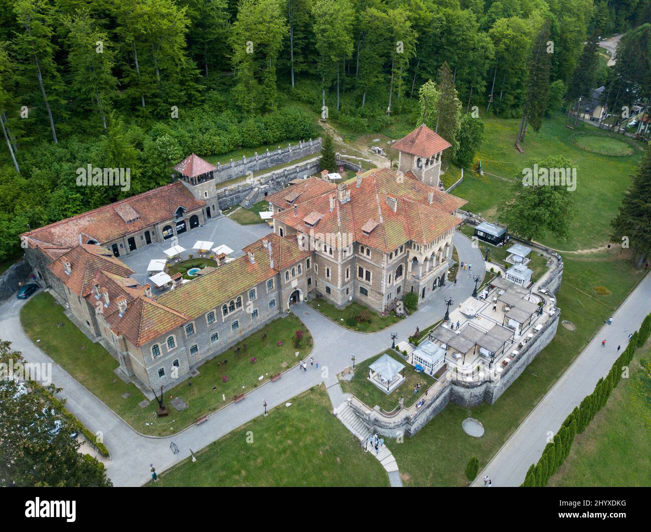 Schöne Luftansicht Von Cantacuzino Castle, Busteni, Rumänien Stockfoto