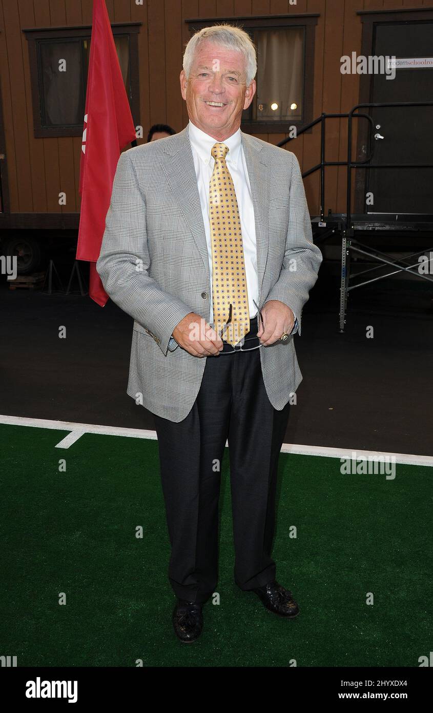Dennis Erickson bei der PREMIERE DER FOX Sports PAC-10 Conference im 20. Century FOX Studio Lot in Los Angeles, USA. Stockfoto