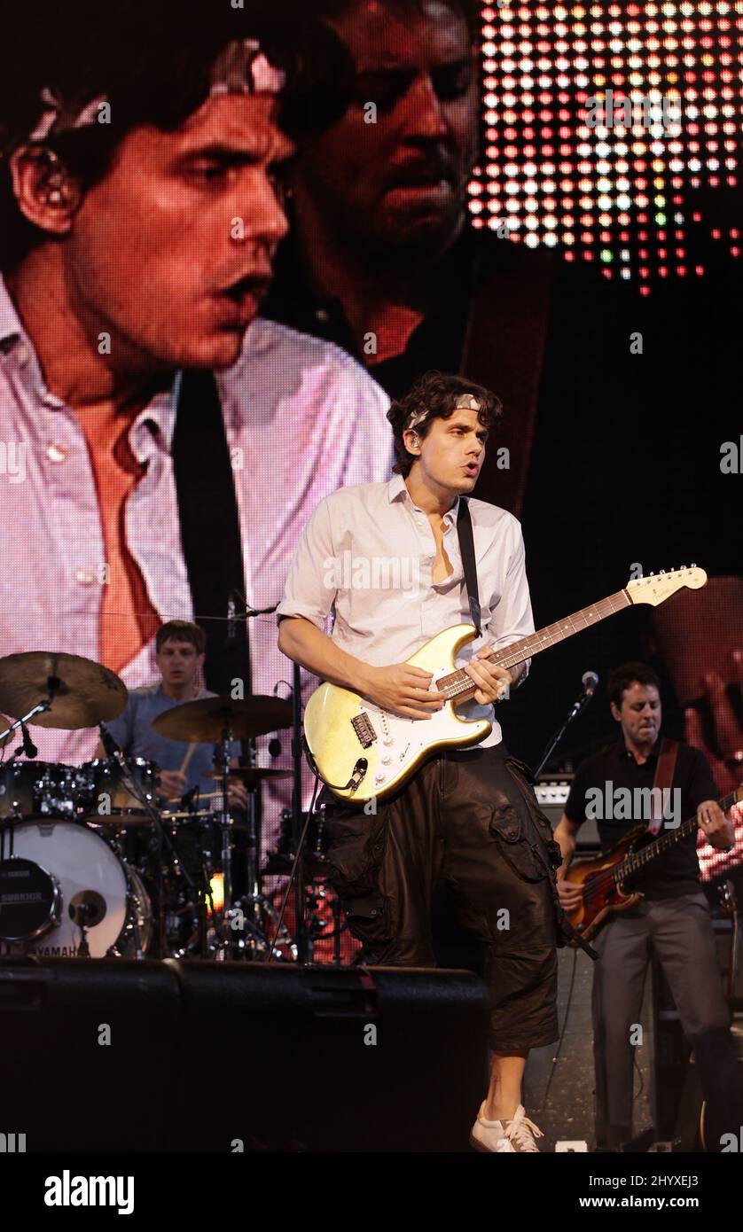 John Mayer stellt sich auf der Sommertour 2010 mit dem Zug vor, die im Bethel Woods Center for the Arts in New York, USA, stattfindet Stockfoto