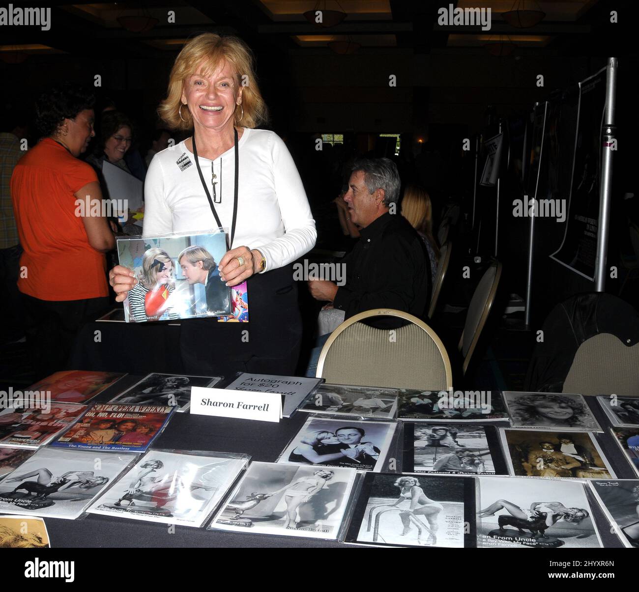 Sharon Farrell bei der „Hollywood Show“ im Herbst 2010 im Burbank Airport Marriott Hotel & Convention Center, Burbank, Kalifornien Stockfoto