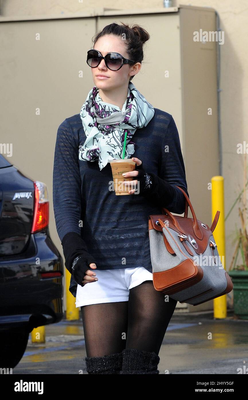 Emmy rossum kommt nach dem ballettunterricht bei starbucks vorbei