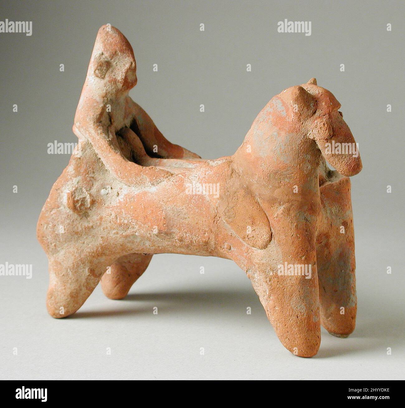 Wagen mit Pferd und Fahrer. Ägypten, 1. Jahrhundert vor Christus - 1. Jahrhundert vor Christus. Skulptur. Terrakotta Stockfoto