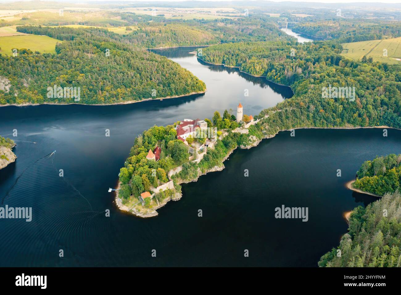 Luftaufnahme der Zvikov Catle und der Flüsse Moldau und Otava in Südböhmen in der Tschechischen Republik Stockfoto