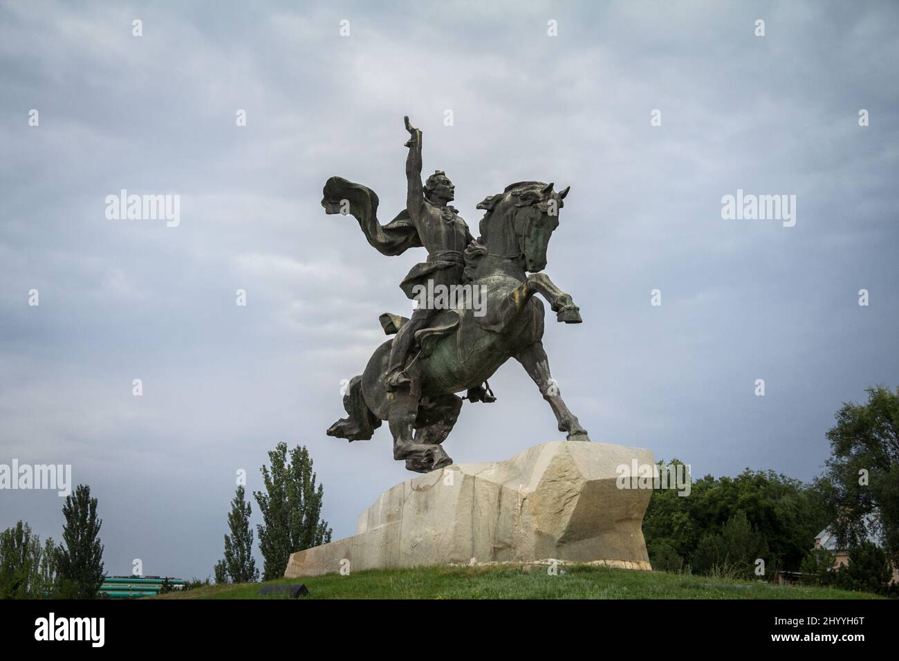 TIRASPOL, TRANSNISTRIEN - 12. AUGUST 2015: Denkmal für Suworow im Stadtzentrum von Tiraspol, Transdniestria, Moldawien. Die Bronzestatue ist gewidmet Stockfoto