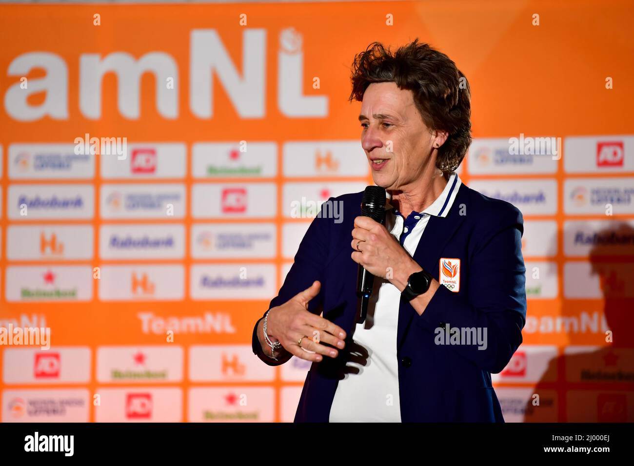 DEN HAAG, NIEDERLANDE - 15. MÄRZ: Vorsitzende der NOC-NSF Anneke van Zanen - Nieberg bei der Präsentation der olympischen und paralympischen Athleten im Schilderswijk am 15. März 2022 in Den Haag, Niederlande (Foto: Kees Kuijt/BSR Ageny) NOCNSF Stockfoto