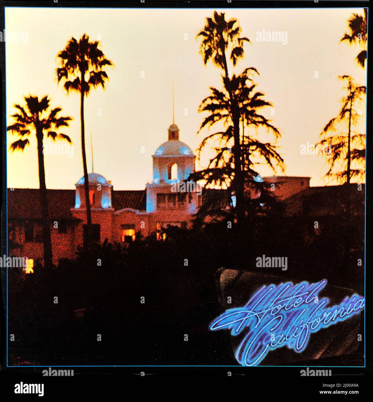 Das Cover-Design für das Eagles-Hit-Album Hotel California wurde von John Kosh entworfen und 1976 veröffentlicht. Stockfoto