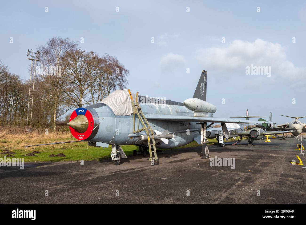 York.Yorkshire.Vereinigtes Königreich.Februar 16. 2022.Im Yorkshire Air Museum Ist Ein Kampfflugzeug des Blitzes F6 ausgestellt Stockfoto