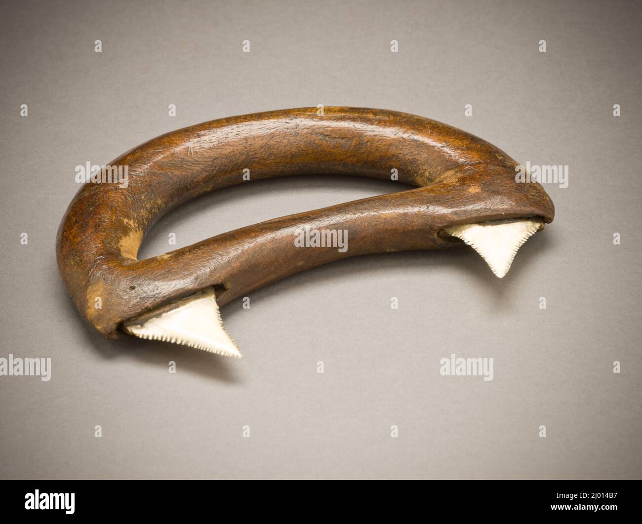 Handwaffe. Hawaiianische Inseln, um 1778. Waffen und Rüstungen. Holz- und Haifischzähne Stockfoto