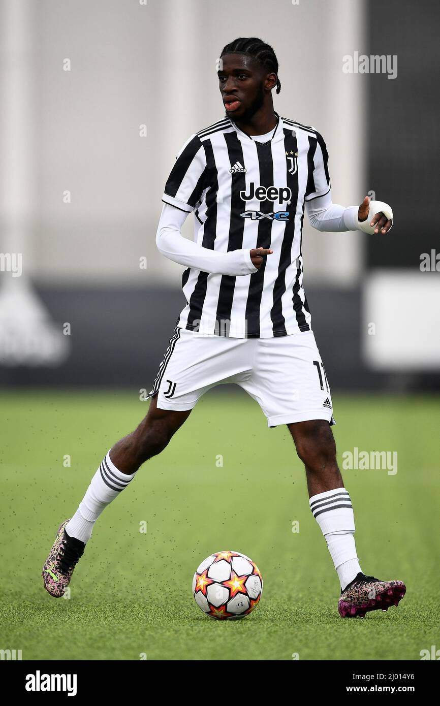 Vinovo, Italien. 15. März 2022. Samuel Iling-Junior von Juventus FC U19 in Aktion während des UEFA Youth League Viertelfinalspiels zwischen Juventus FC U19 und Liverpool FC U19. Kredit: Nicolò Campo/Alamy Live Nachrichten Stockfoto