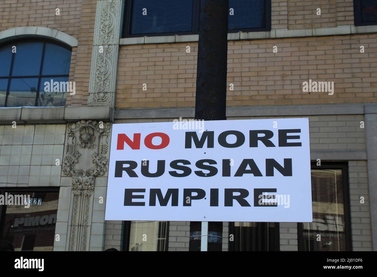 Melden Sie sich an der Straßenlaterale im ukrainischen Dorf in Chicago an, die besagt, dass kein russisches Imperium mehr vorhanden ist Stockfoto