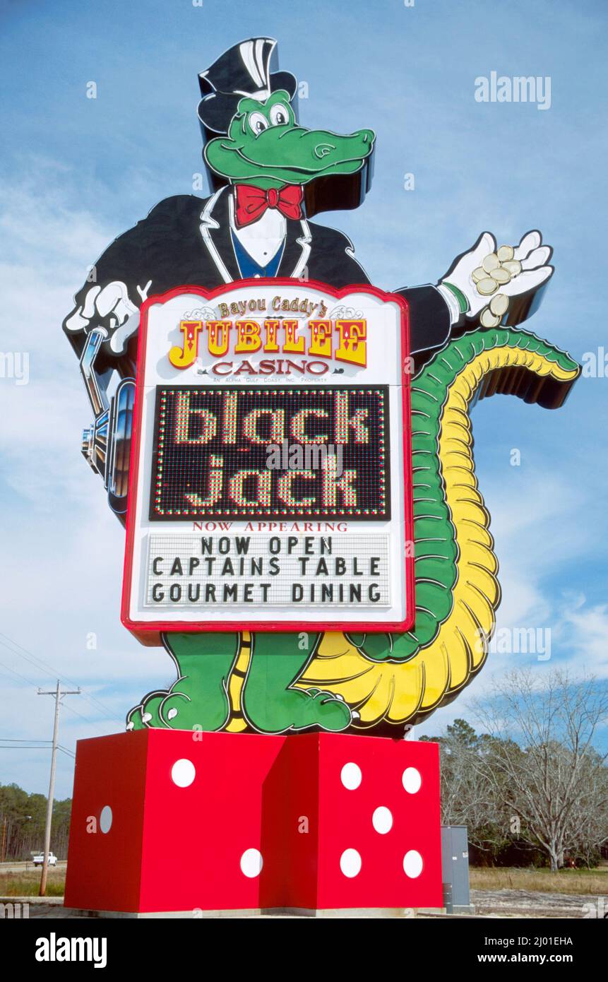 Mississippi Waveland Bayou Caddy's Jubilee Casino, Schild mit riesigem Alligatorcharakter, Spieleingang, Stockfoto