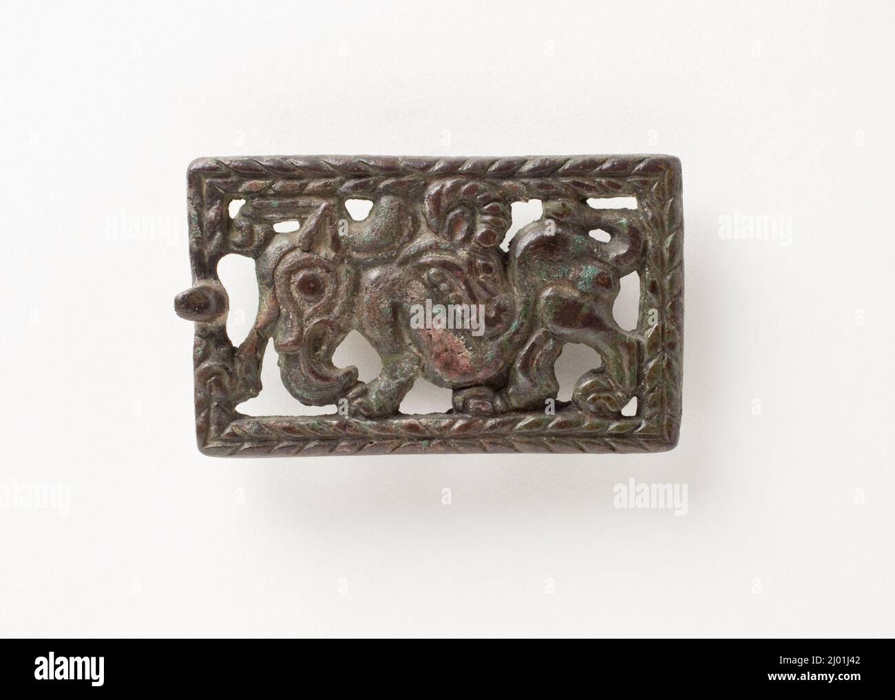 Plaque (Fantastisches Biest). Westliche Innere Mongolei oder Südsibirien, 4.-3. Jahrhundert B.C.. Kostüme. Bronze Stockfoto