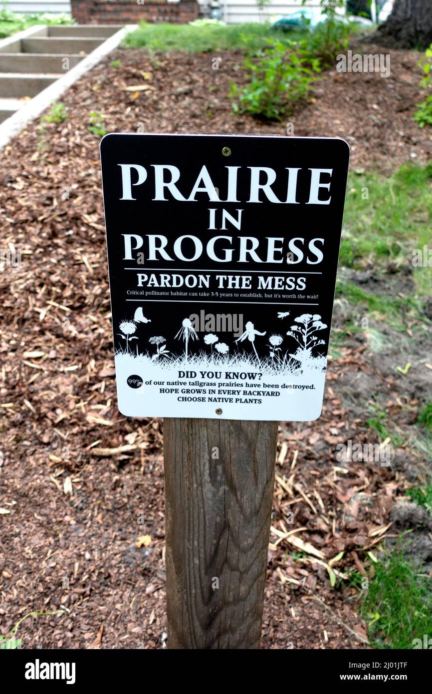 Schild für die Herstellung eines Vorhofs in Prärieanpflanzungen. St. Paul Minnesota, USA Stockfoto