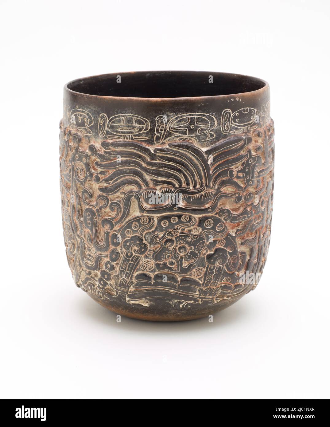 Schiff mit Unterwelt-Szene. Guatemala, Southern Lowlands, Maya, 400–800 u.Z. Keramik. Geschnitzte und eingeschnittene Keramik Stockfoto