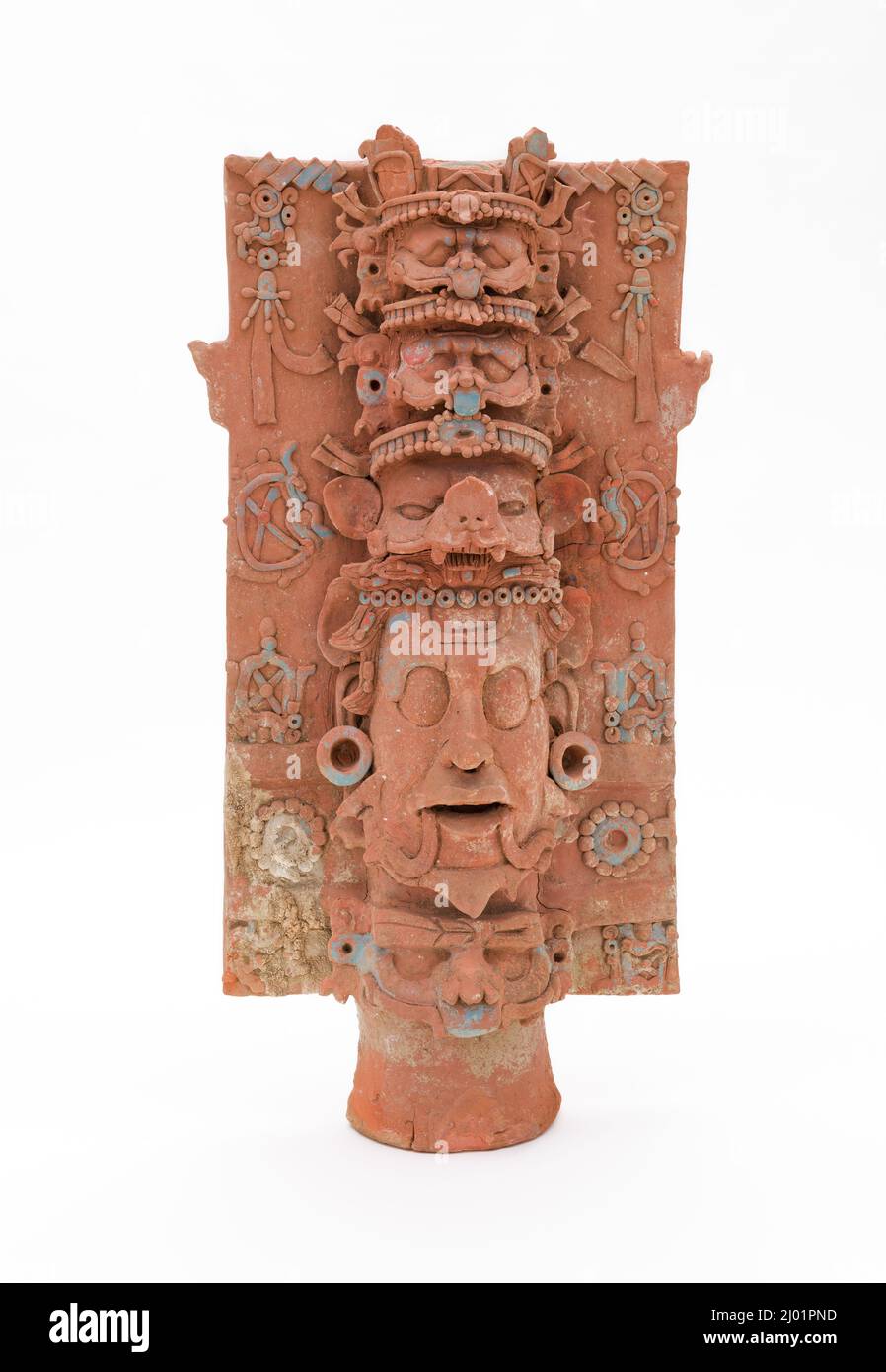 Zenser steht mit Sonnengottheiten. Mexiko, Chiapas, Umgebung von Palenque, Maya, 650–850 u.Z. Keramik. Nach dem Brand lackierte Keramik Stockfoto