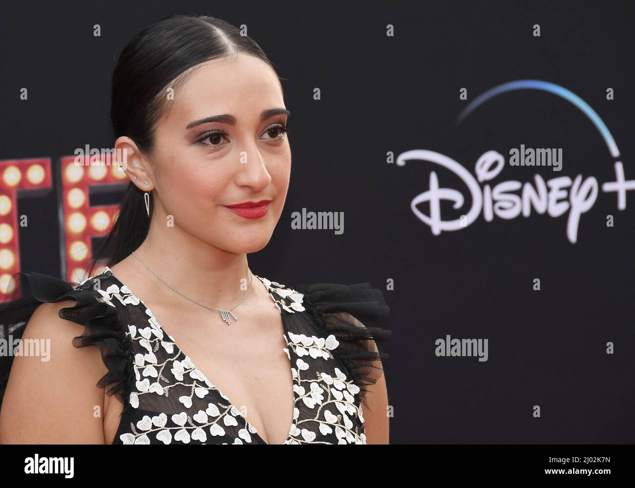 Hollywood, CA, USA, 15. März 2022. Krystina Alabado kommt bei Disneys BESSERER NATE ALS JE ZUVOR in Los Angeles an, die am Dienstag, dem 15. März 2022, im El Capitan Theatre in Hollywood, CA, stattfand. (Foto von Sthanlee B. Mirador/Sipa USA) Stockfoto