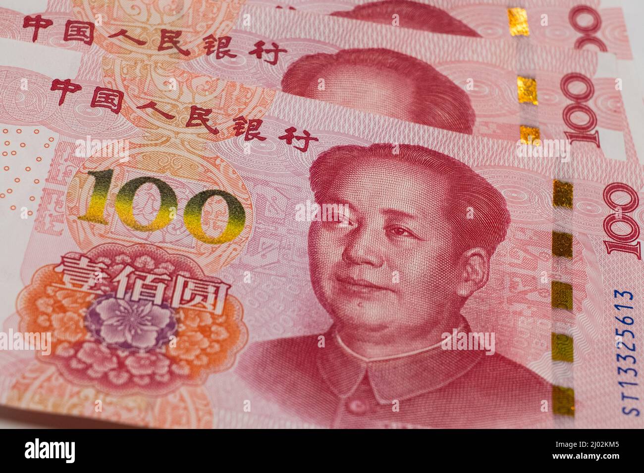 Chinesische Yuan-Renminbi-Banknoten, Papiergeld, Bank of China Währung. Chinesisches Finanzsystem. Einkommens- und Zahlungskonzept Stockfoto