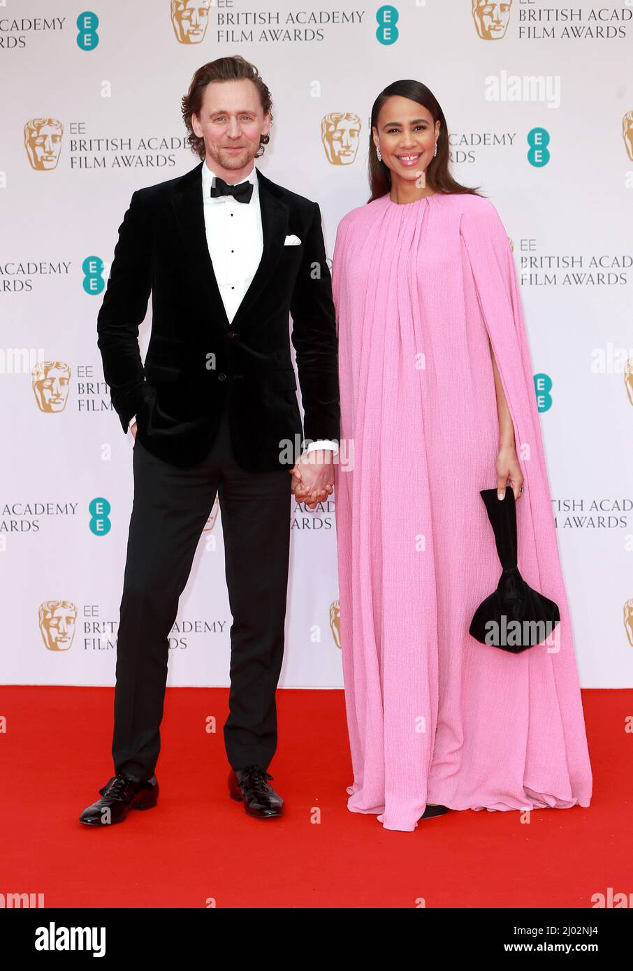 Tom Hiddleston und Zawe Ashton nehmen am 13. März 2022 an den EE British Academy Film Awards 2022 in der Royal Albert Hall in London, England, Teil. Stockfoto