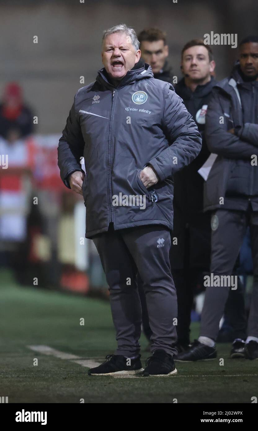 Crawley Manager John Yems gesehen während der EFL League zwei Spiel zwischen Exeter City und Crawley Town in St. James's Park. 15.. März 2022 Stockfoto