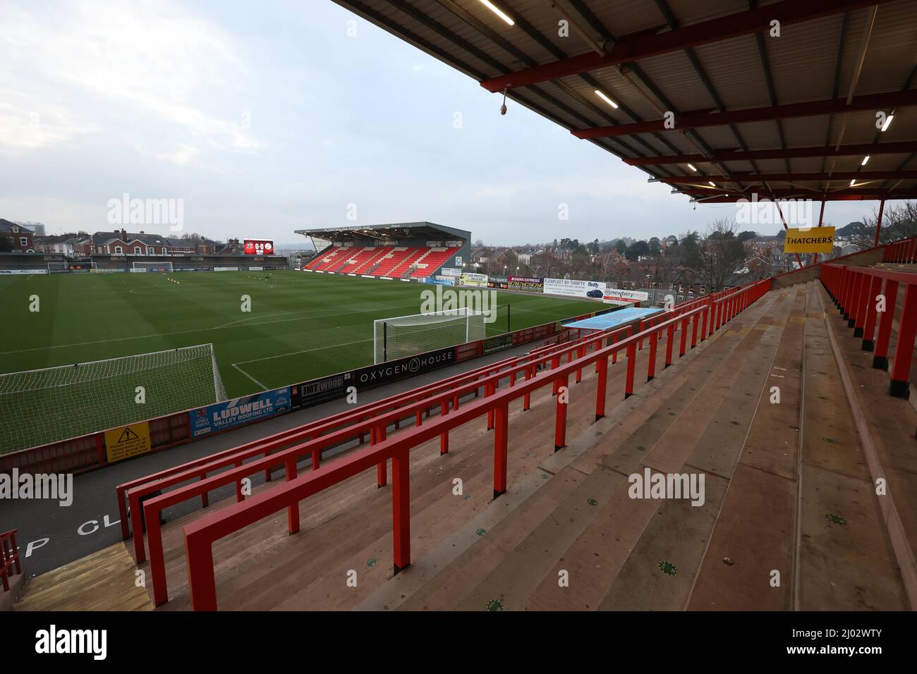 Gesamtansicht des St James Park, Heimstadion von Exeter City, vor dem Spiel gegen Crawley Town.15.. März 2022 Stockfoto