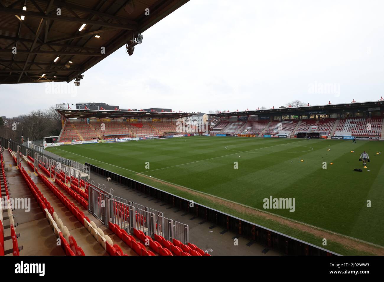Gesamtansicht des St James Park, Heimstadion von Exeter City, vor dem Spiel gegen Crawley Town.15.. März 2022 Stockfoto