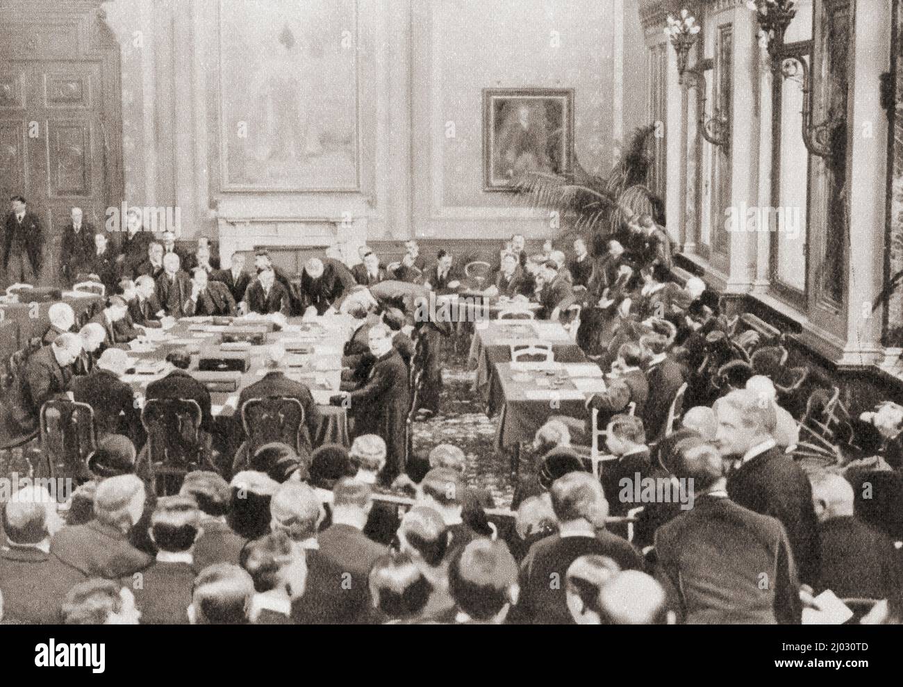 Vertreter aus Deutschland, Belgien, Frankreich, Großbritannien und Italien unterzeichneten den Locarno-Pakt von 1925, durch den der Frieden in Westeuropa garantiert wurde. Aus dem Wunderland des Wissens, erschienen um 1930 Stockfoto