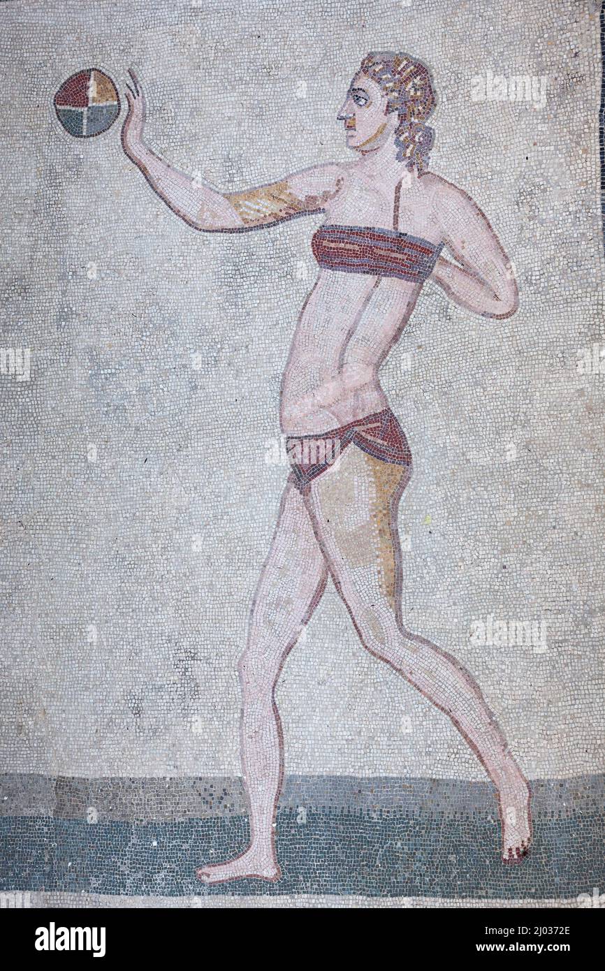Mosaik der weiblichen Turnerin, der römischen Villa del Casale (Villa Romana del Casale), UNESCO-Weltkulturerbe, Piazza Armerina, Enna, Sizilien, Italien Stockfoto