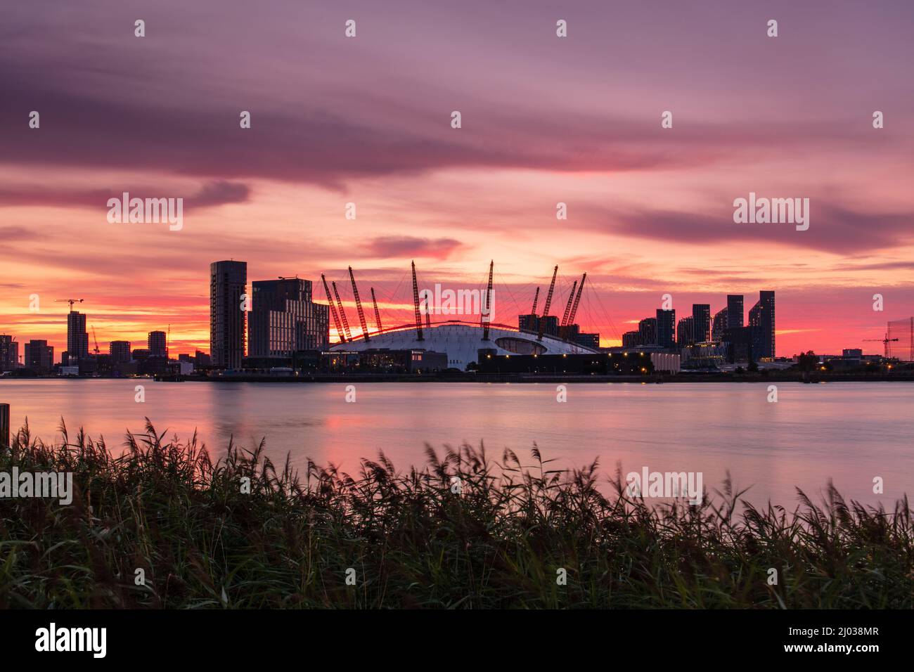 Sonnenaufgang Ansicht der O2 Arena, Greenwich, London, England, Vereinigtes Königreich, Europa Stockfoto