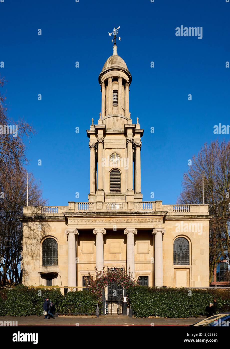 One Marylebone, die spektakuläre neoklassizistische Kirche, die von Sir John Soane, Marylebone, London, Großbritannien, entworfen wurde, beherbergt heute das Chameleon Restaurant Stockfoto