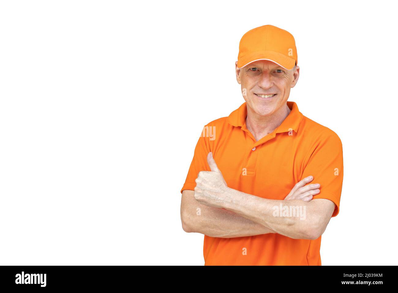 Amerikanischer kaukasischer, erwachsener Angestellter, der auf weißem Hintergrund lächelnd steht Stockfoto