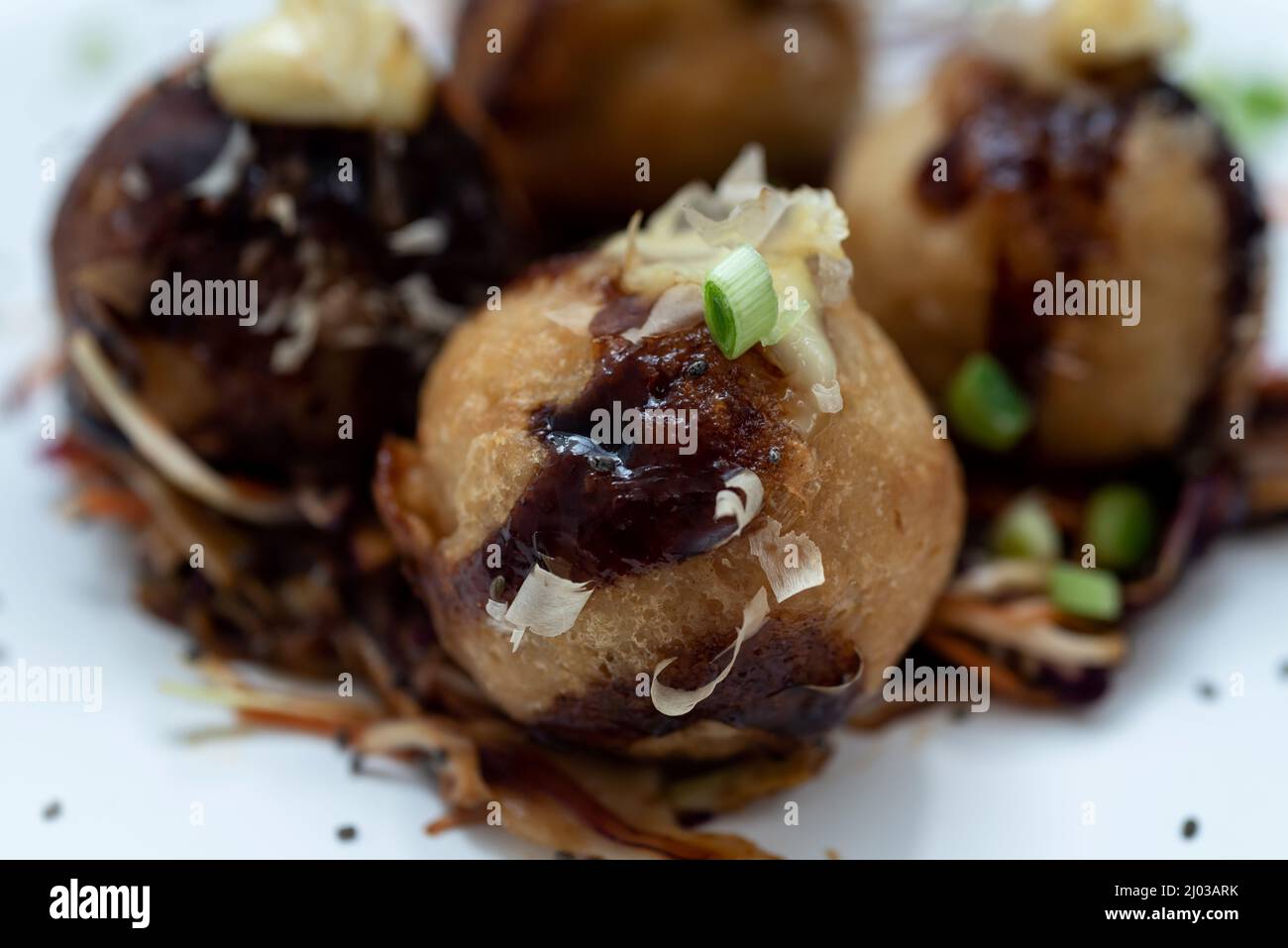 Ein Teller mit Takoyaki-Snack Stockfoto