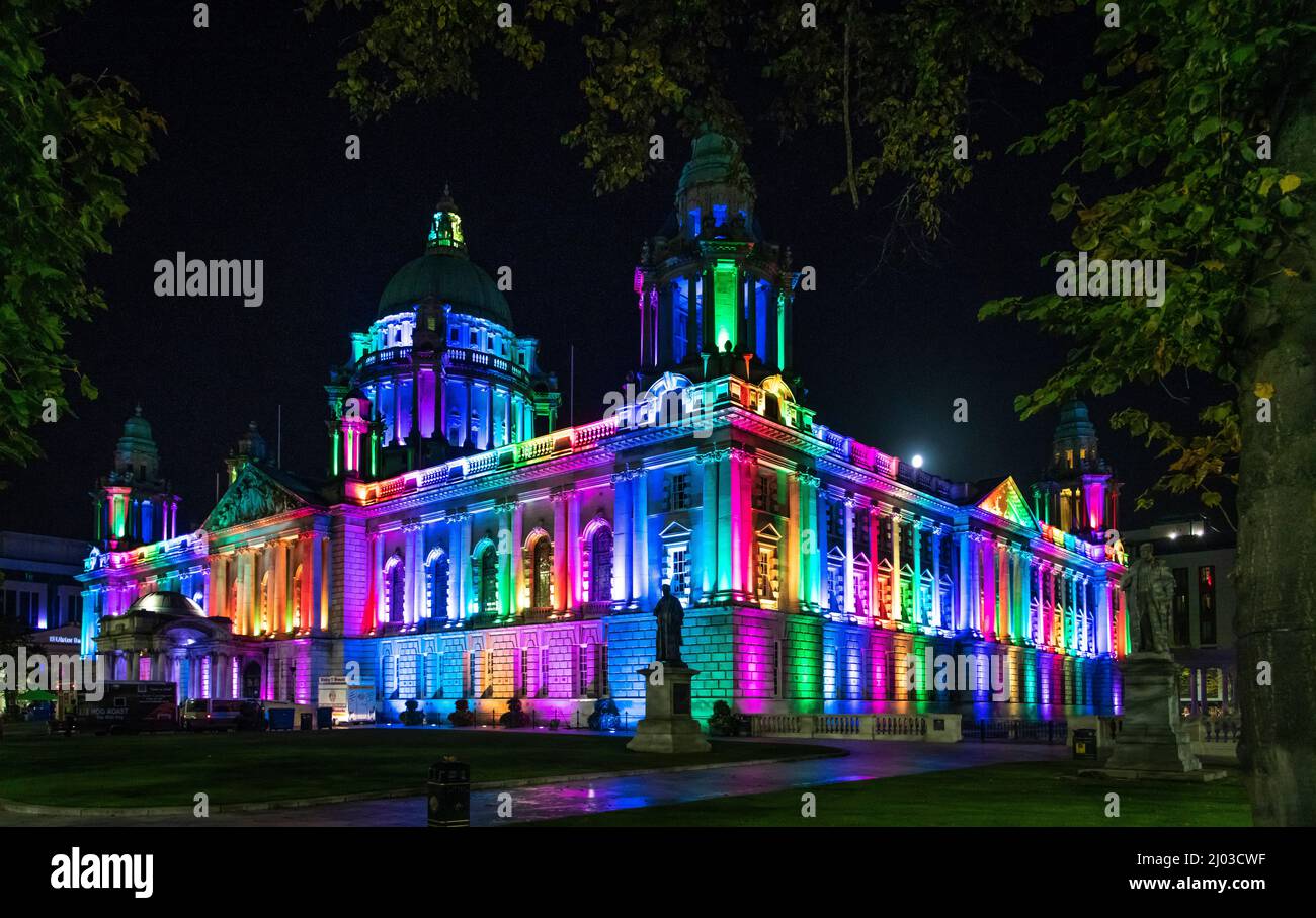 Belfast City Hall beleuchtet für Kultur Nacht Nordirland Stockfoto
