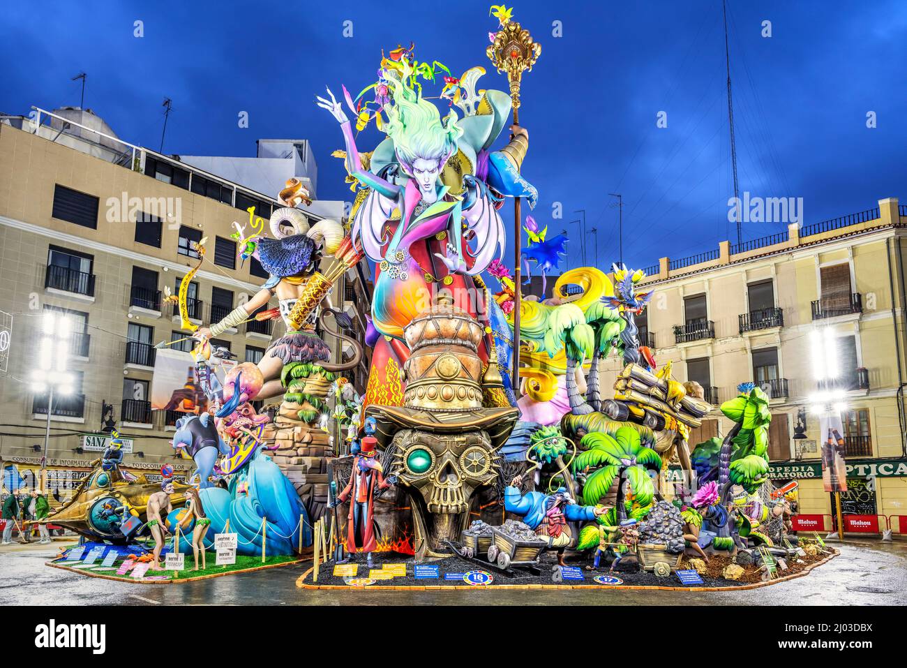 Riesige Skulpturen während des jährlichen Fallas Festivals, Valencia, Spanien Stockfoto