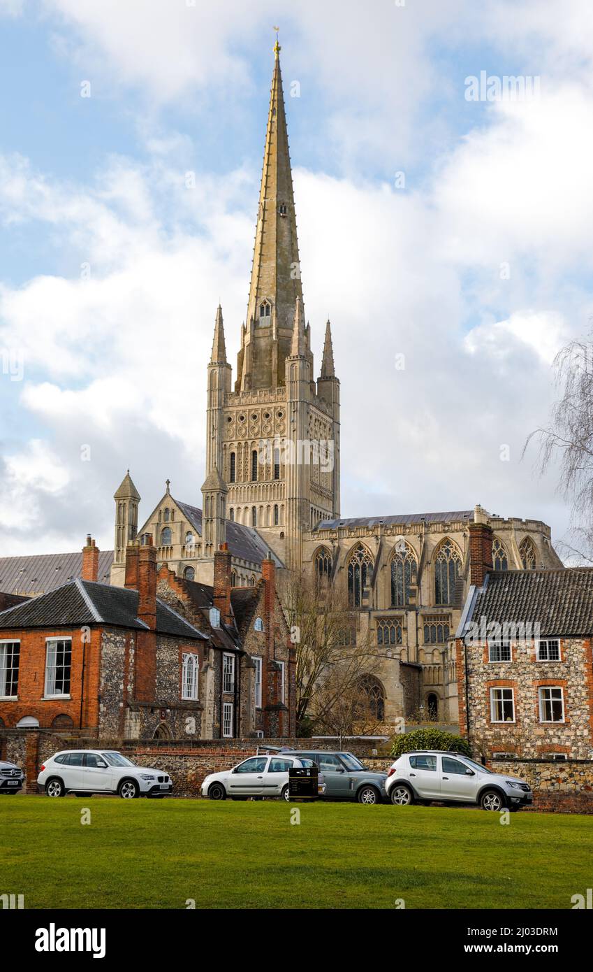 Blick Von Außen Auf Die Kathedrale Von Norwich. Stockfoto