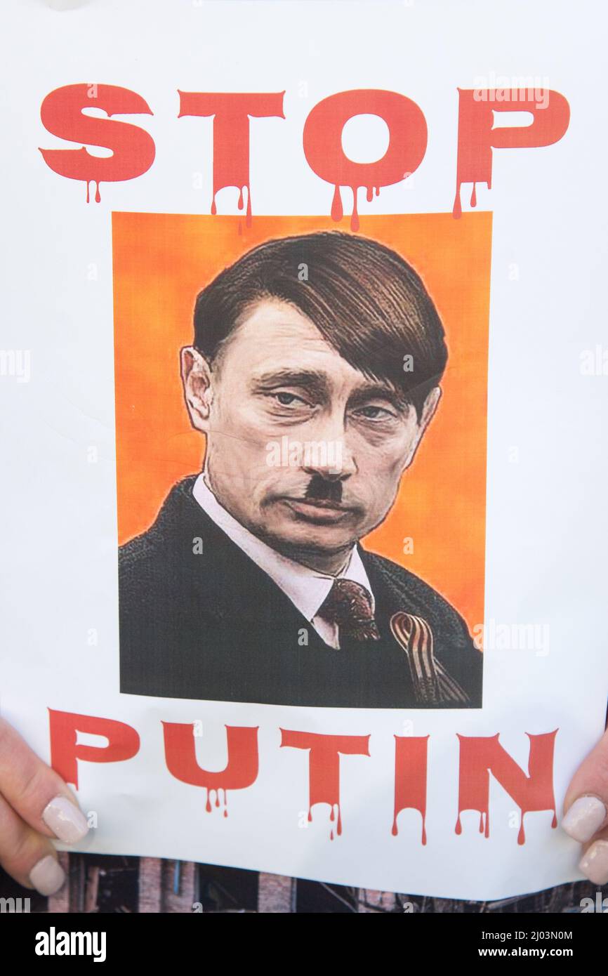 Anti-Kriegs-Protest der Ukrainer gegen russische Invasion in der Ukraine. Danzig, Polen, März 13. 2022 © Wojciech Strozyk / Alamy Stock Photo Stockfoto