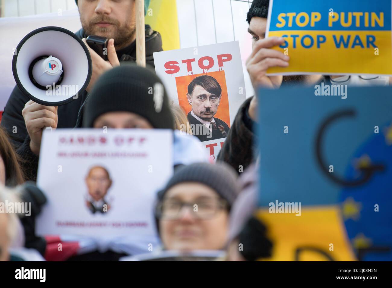 Anti-Kriegs-Protest der Ukrainer gegen russische Invasion in der Ukraine. Danzig, Polen, März 13. 2022 © Wojciech Strozyk / Alamy Stock Photo Stockfoto