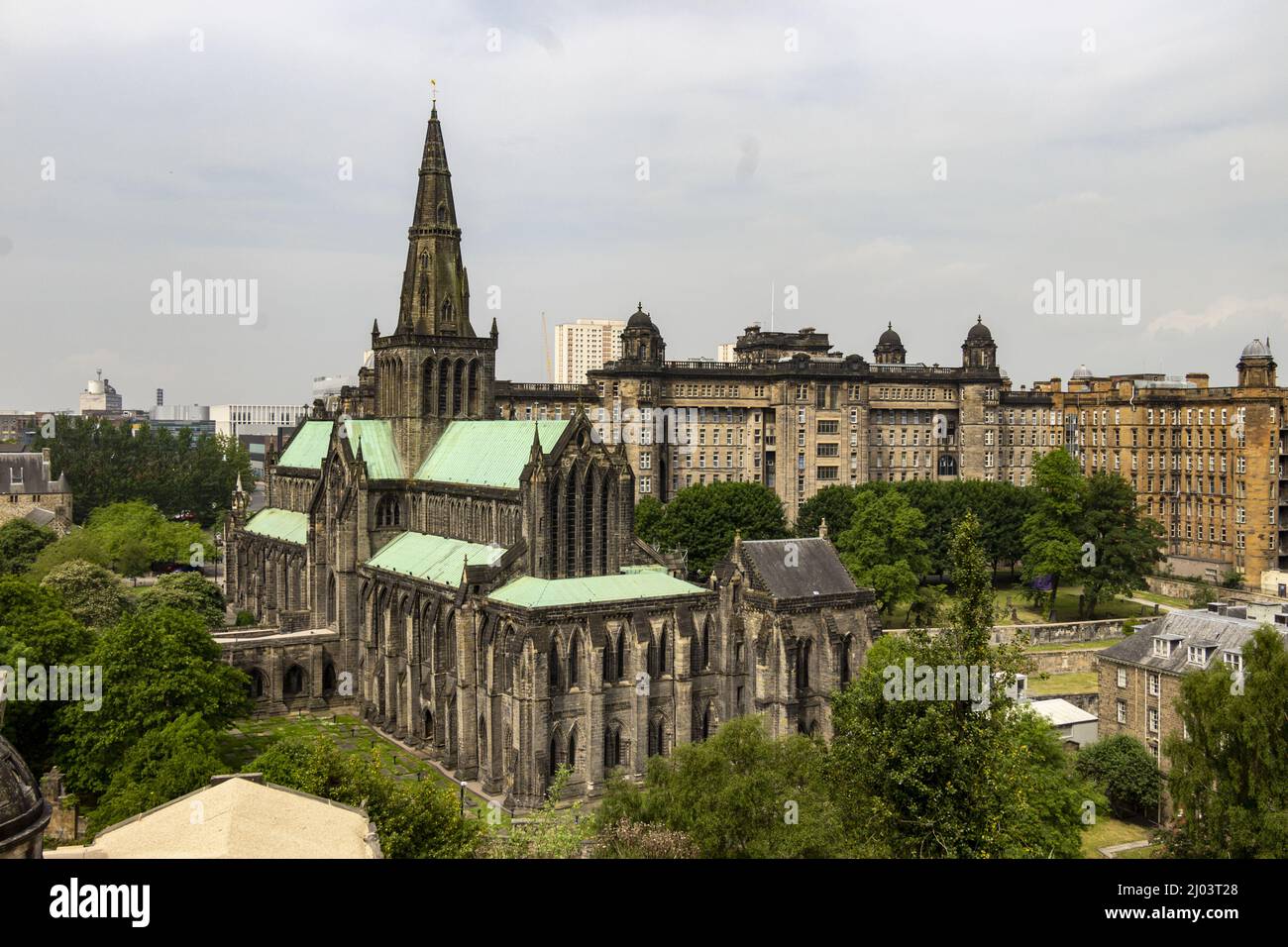 Malerische Aussicht auf eine alte historische Kathedrale von Glasgow in Schottland, Großbritannien Stockfoto