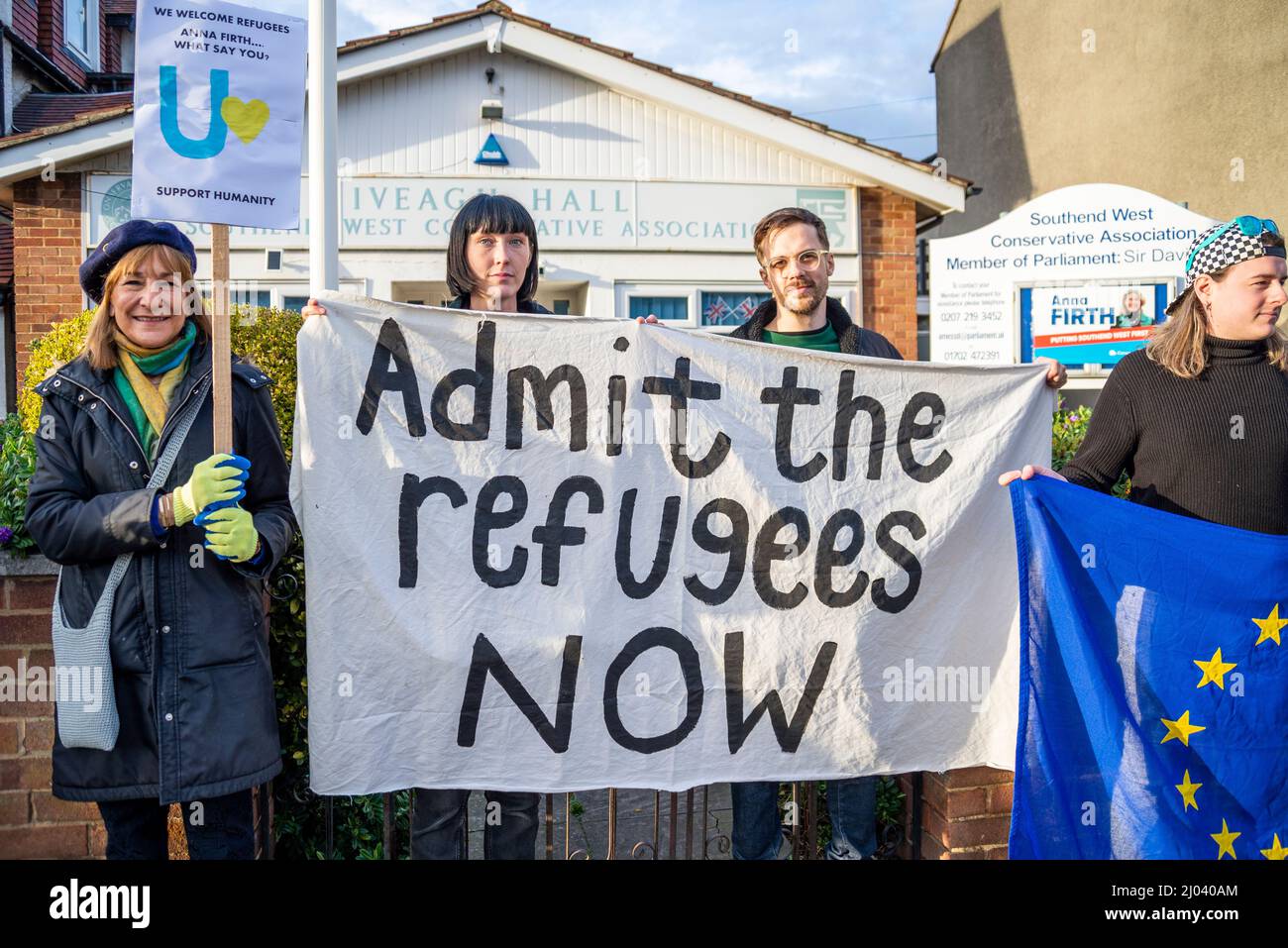 Protest vor dem konservativen Hauptquartier der Southend West in Leigh on Sea mit der Bitte, ukrainische Flüchtlinge jetzt aufzunehmen. Hauptquartier der Tory MP Anna Firth Stockfoto