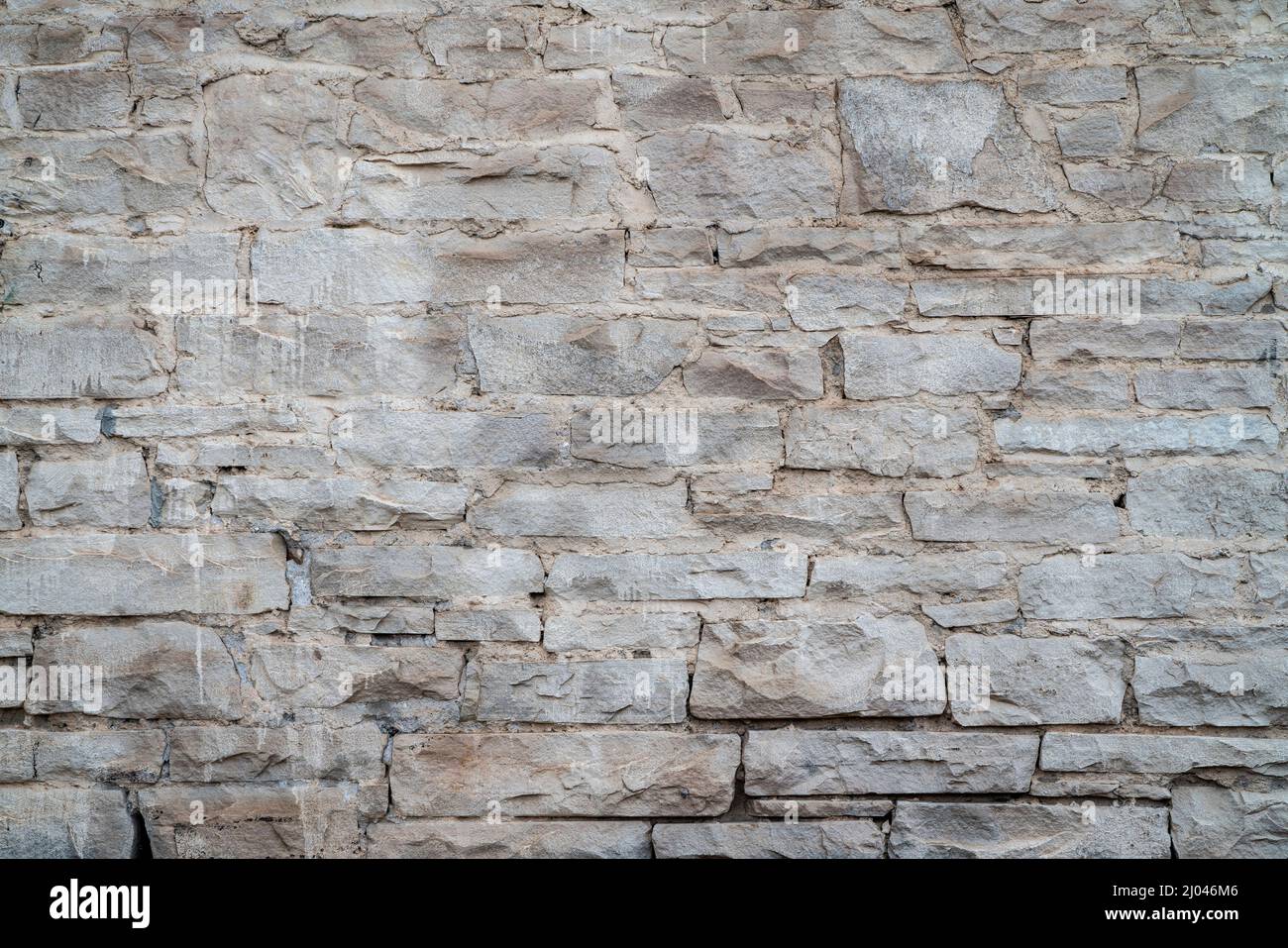 Raue Sandstein- und Betonwand eines alten Gebäudes Stockfoto