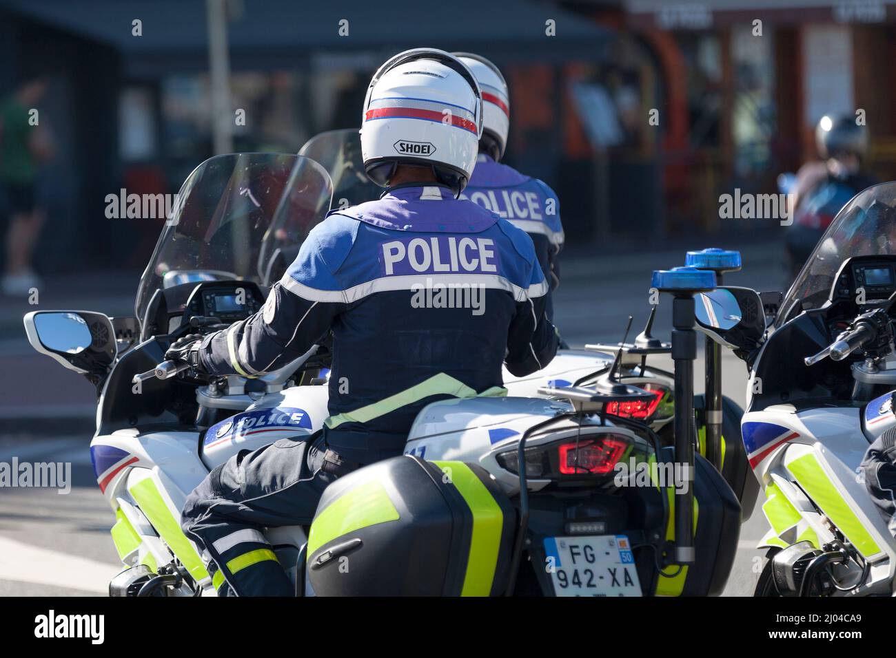 Cherbourg-en-Cotentin, Frankreich - 06 2020. August: Nationale Polizeifahrer auf Patrouille. Stockfoto