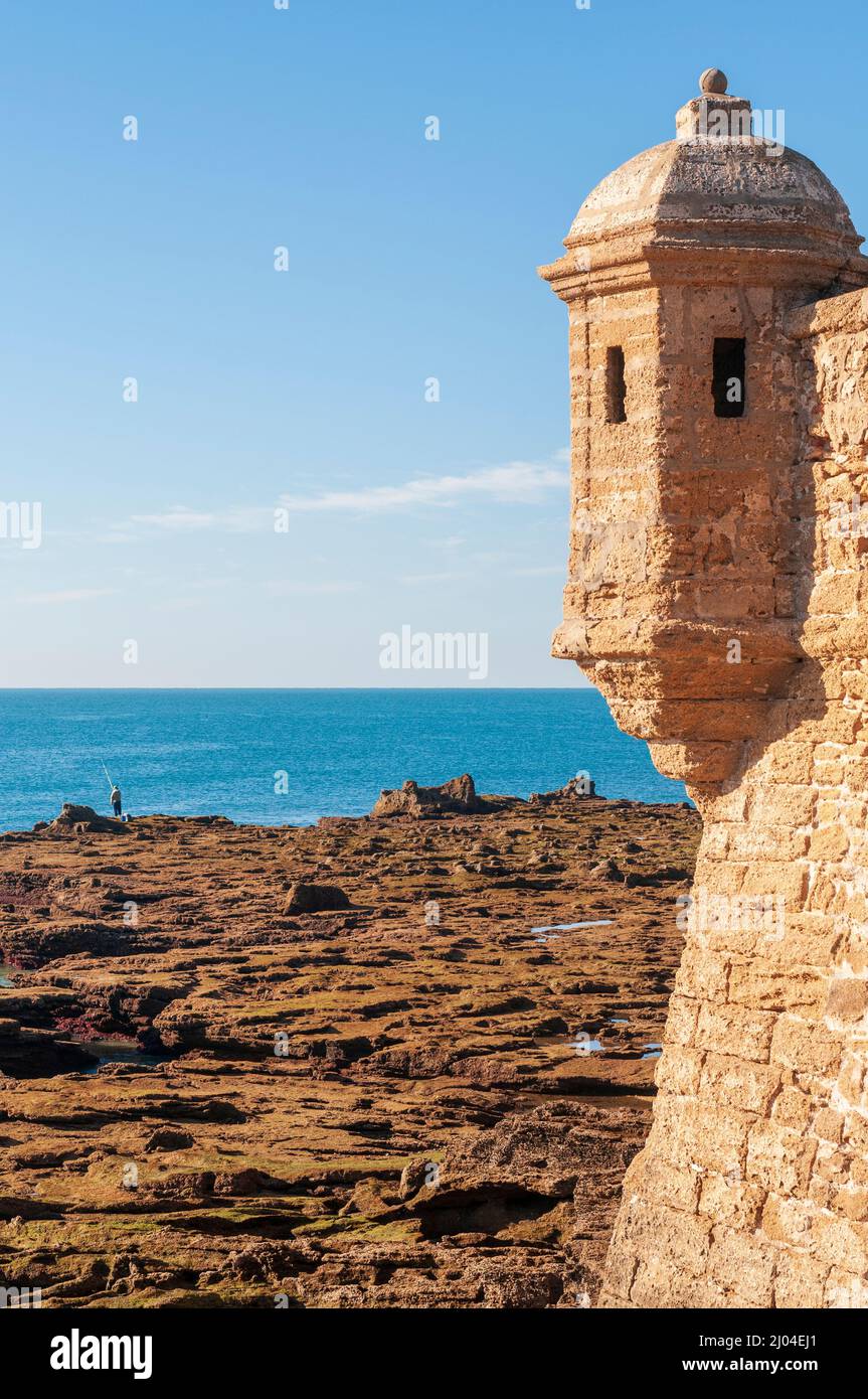 Castillo del Faro, Festung am Strand von La Caleta im Hafen von Cadiz, Mareógrafo, P.º Fernando Quiñones, Cádiz, Spanien Stockfoto