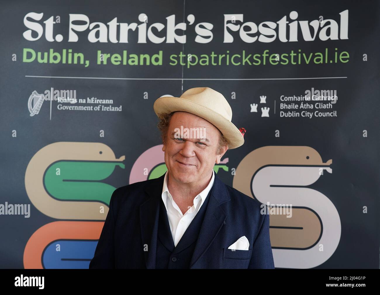 Der amerikanisch-irische Schauspieler John C. Reilly während eines Fotoalles für St. Patrick's Festival International in der Gravity Bar im Guinness Storehouse, Dublin. John wird am 17. März bei der nationalen St. Patrick's Day Parade in Dublin auftreten, zusammen mit der paralympischen Goldmedaillenschwimmerin des Grand Marshals Ellen Keane und der olympischen Goldmedaillenboxerin Kellie HarringtonBilddatum: Mittwoch, 16. März 2022. Stockfoto