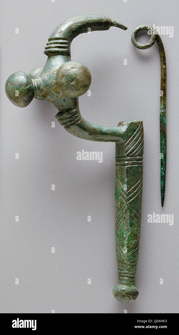 Fibel. Italien, Etrusker, um 750-700 v. Chr. Schmuck und Verzierungen; Stifte. Bronze Stockfoto