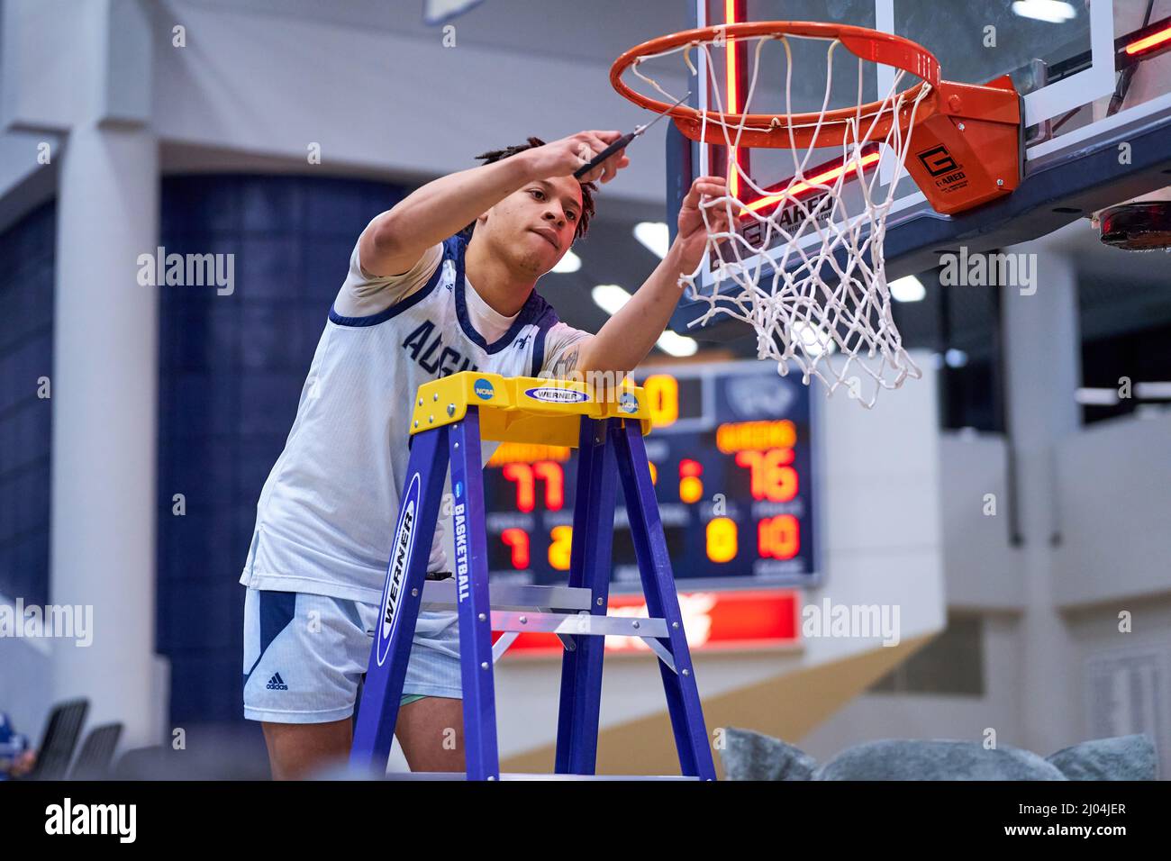 Augusta, USA. 15. März 2022. Die Augusta Jaguars steigen am 15. März 2022 in Augusta, Georgia, beim NCAA Division II Männer-Basketballturnier im Christenberry Fieldhouse in die Elite 8 ein. Kredit: Sanjeev Singhal/Der Fotozugang Kredit: Der Fotozugang/Alamy Live Nachrichten Stockfoto