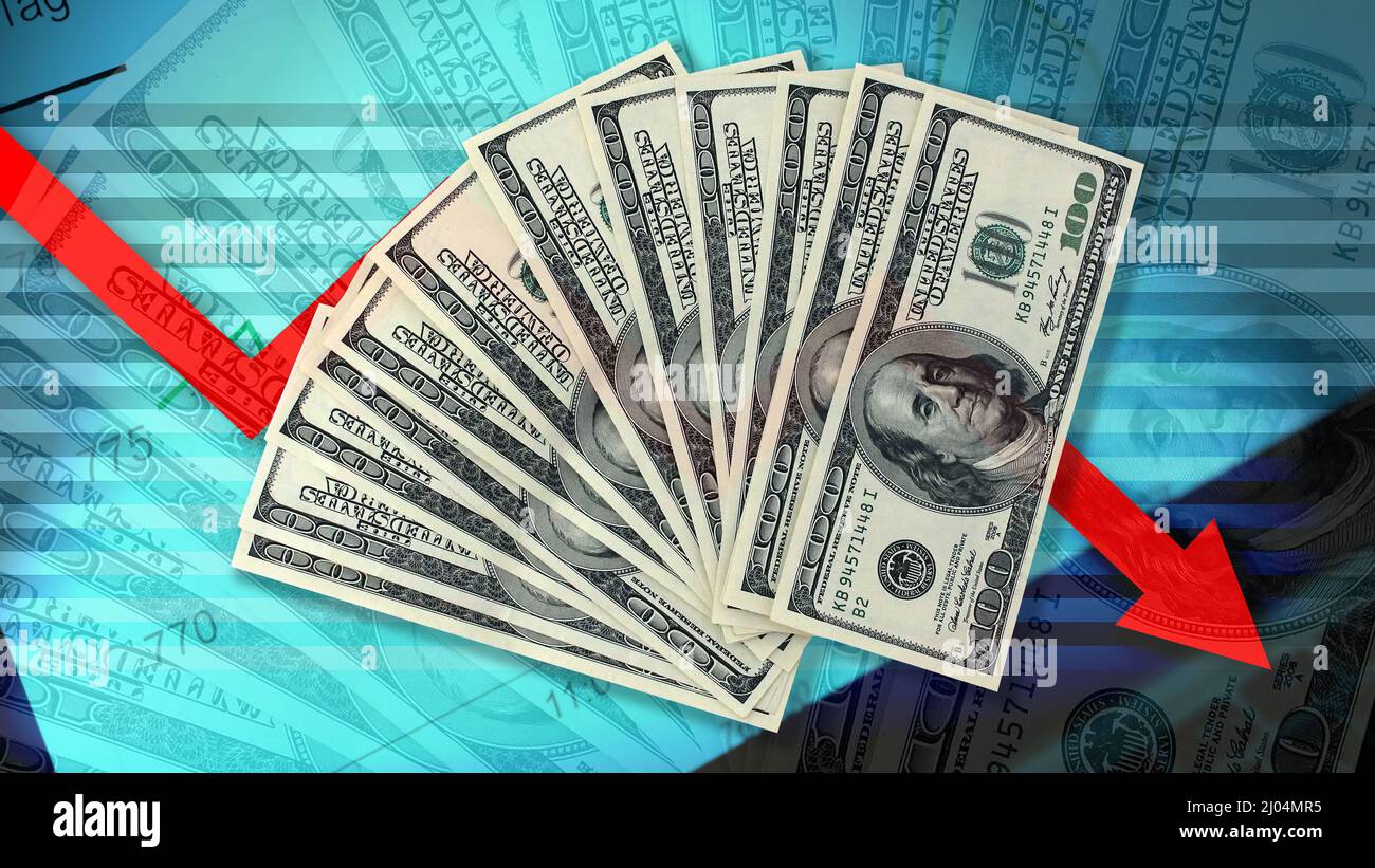 Konjunkturdiagramm: 100-Dollar-Scheine und Abwärtspfeil (Schulden, Rückgang, Verlust, Inflation, Ausfall, Krise, sinkende Verkäufe, Zölle, Kaufkraftverlust) Stockfoto