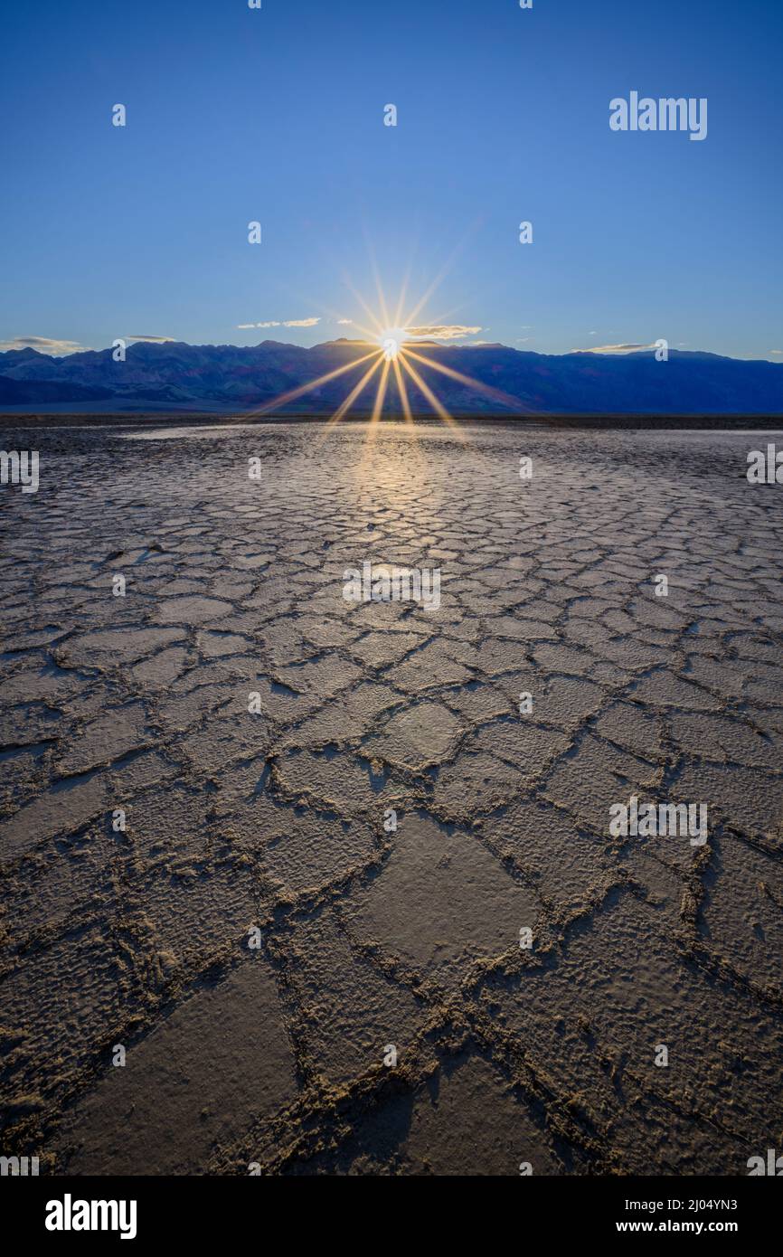 Badwater Basin Salzformationen, Death Valley National Park, Kalifornien, USA. Stockfoto