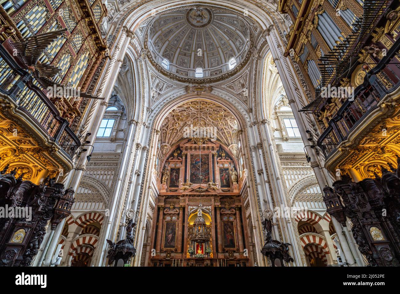 Innenraum der Kathedrale - Mezquita - Catedral de Córdoba in Cordoba, Andalusien, Spanien | Innenraum der Kathedrale - Mezquita - Moschee-Kathedrale von Córd Stockfoto