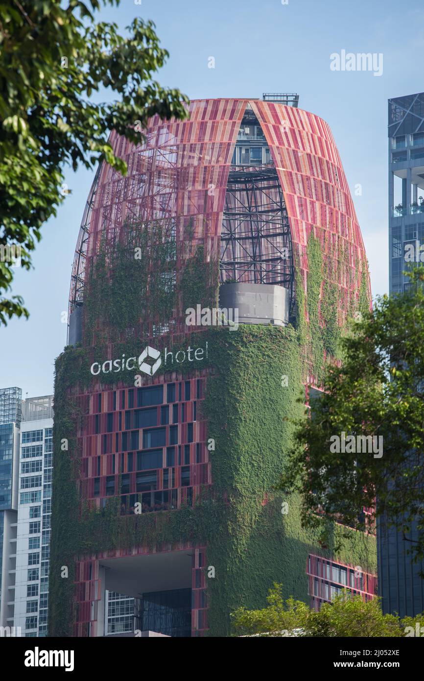 Nahaufnahme des Oasia Hotel Downtown in Singapur. 2022. Stockfoto